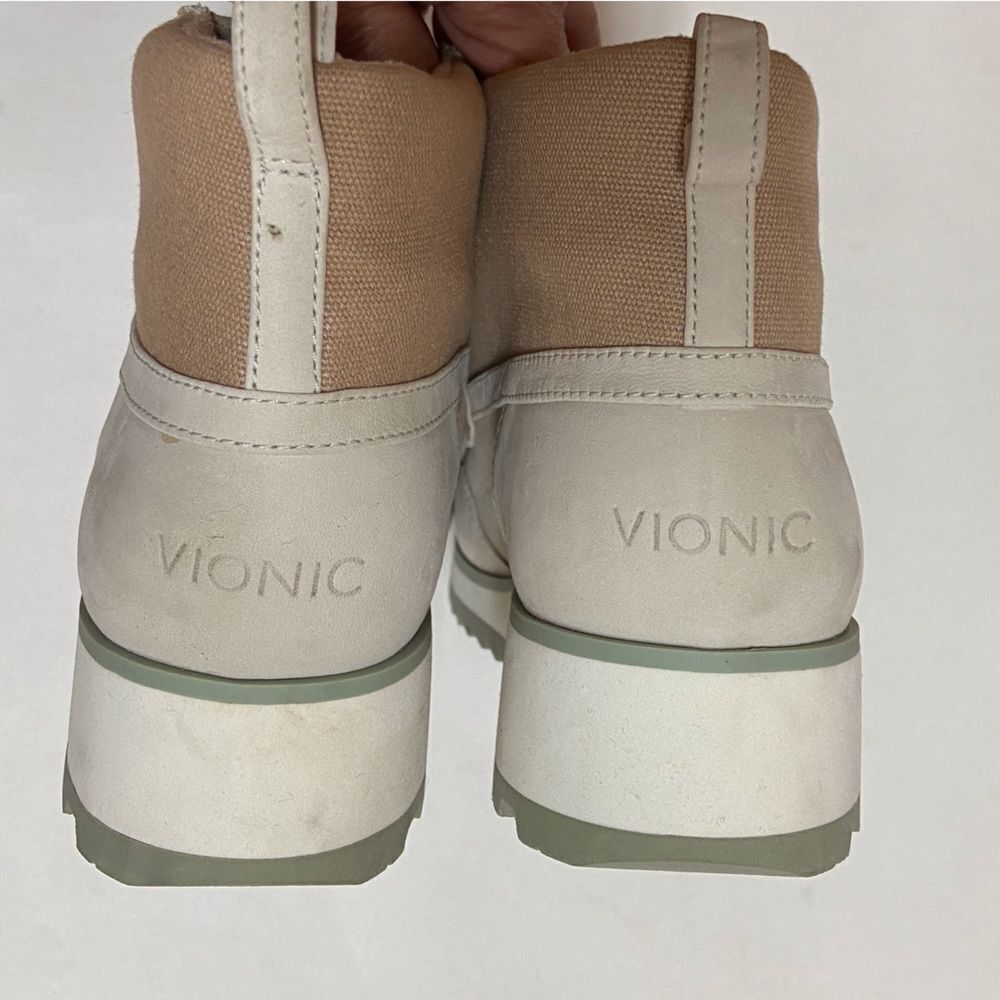 Vionic Womenâs Acadia NolanâCream and Tan Waterproof Hiking Ankle Lace-Up Boots - Picture 4 of 13